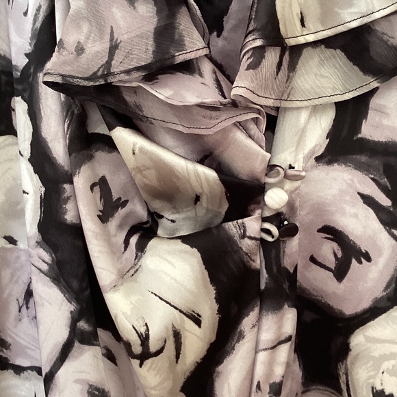 St. John Silk Sleeveless Deep V-neck Surplice Ruffled Collar Blouse Top Sz S - Picture 4 of 11